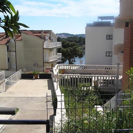 Studio Apartments Fabjanac Traù Esterno foto