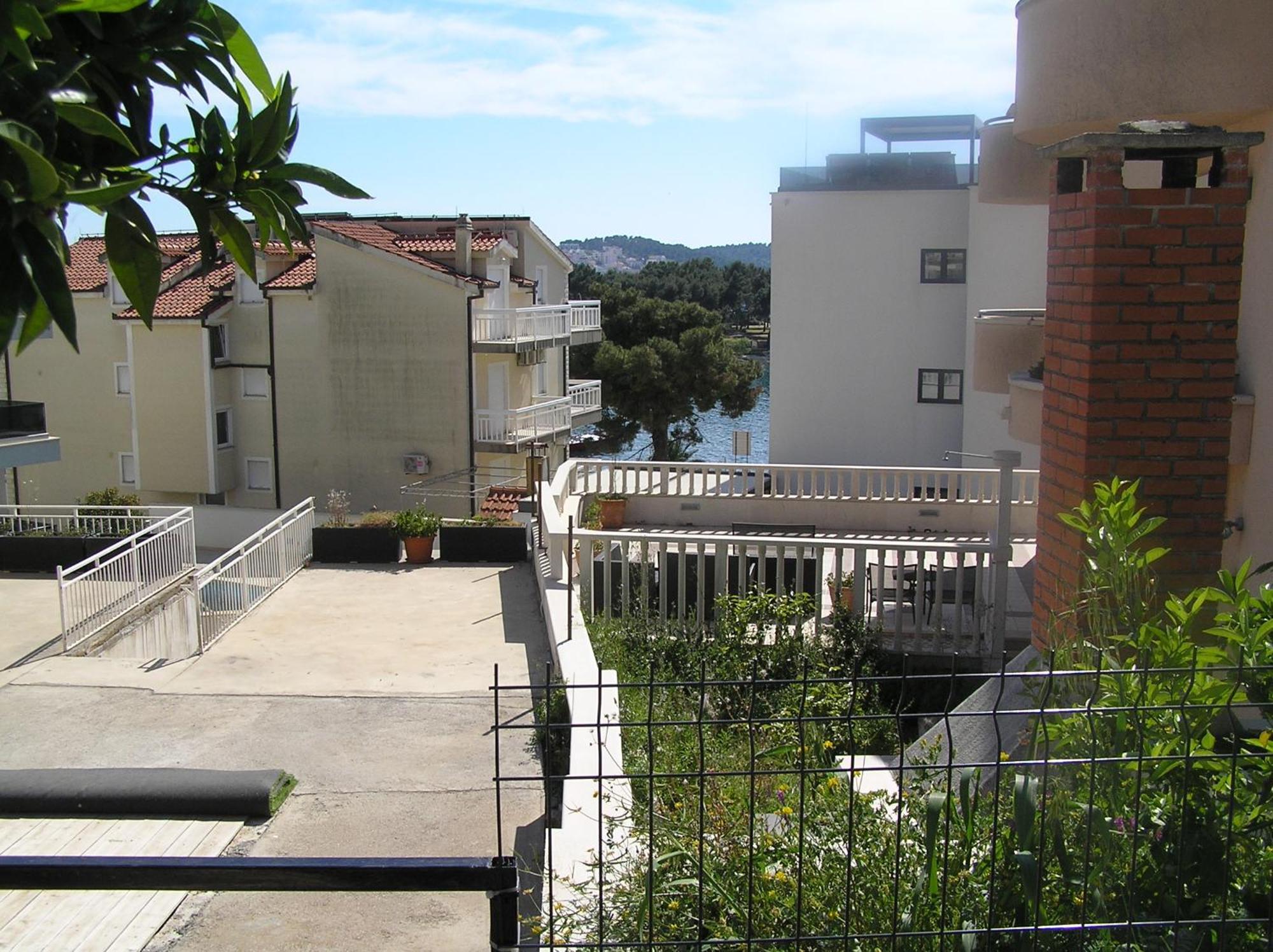 Studio Apartments Fabjanac Traù Esterno foto